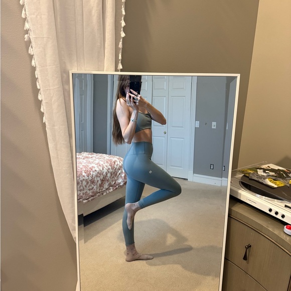 Vuori light blue workout set - Picture 3 of 7